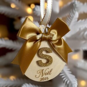 Boule de Noël en bois, gravée avec lettre relief