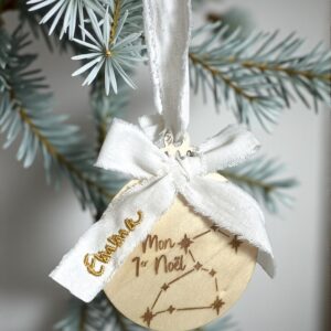 Boule de Noël gravée mon 1er Noël avec signe astrologique + broderie prénom