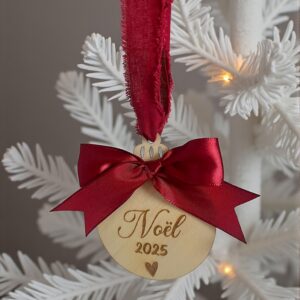 Boule de Noël en bois unique gravée 100% personnalisable